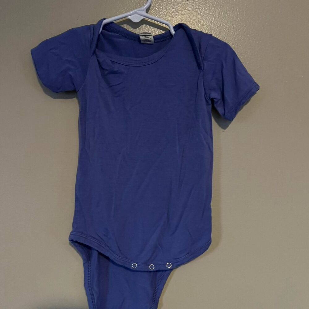 Larkspur bamboo onesie size 12-18m